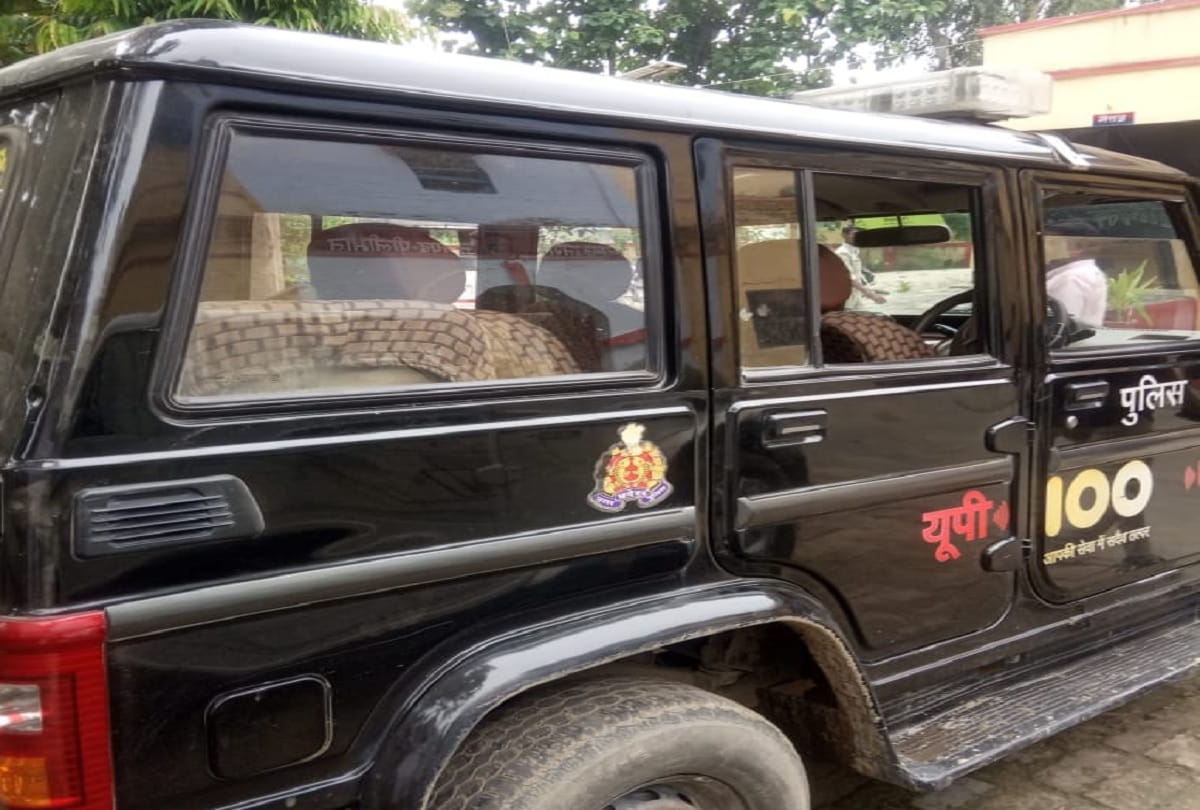 UP 100 police beaten by mob after rumours of child theft in pilibhit