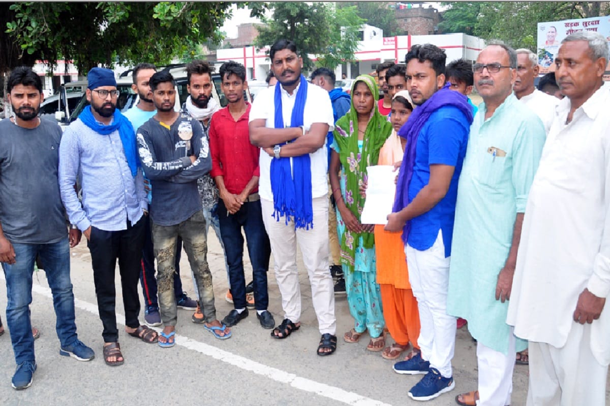 Bhim Army workers demand action against daroga from SSP in Saharanpur