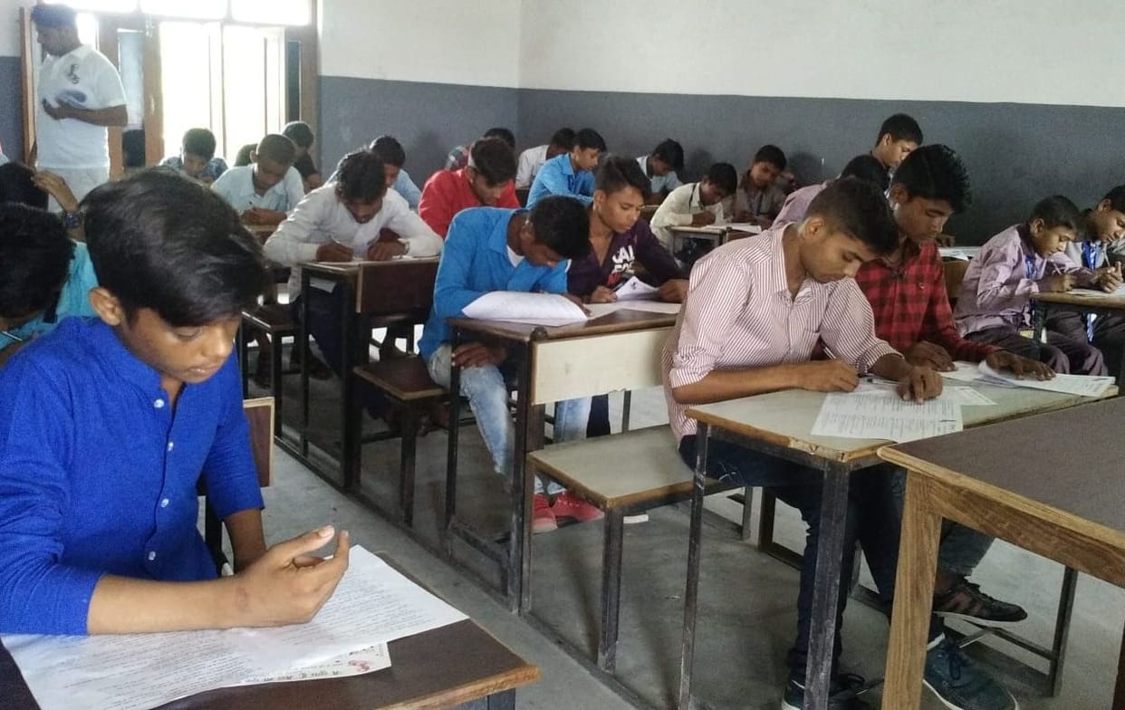 810 students participated in general knowledge competition