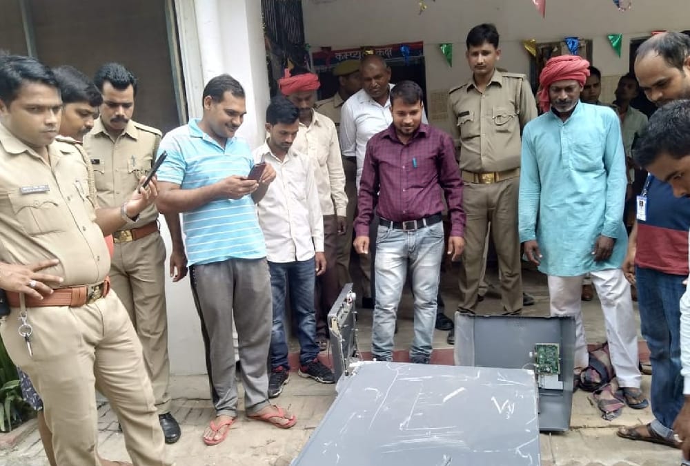 Goons tried to loot ATM in Ambedkarnagar.