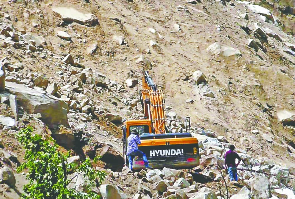 Badrinath Highway may close for long time due to Cracks in main Mountain