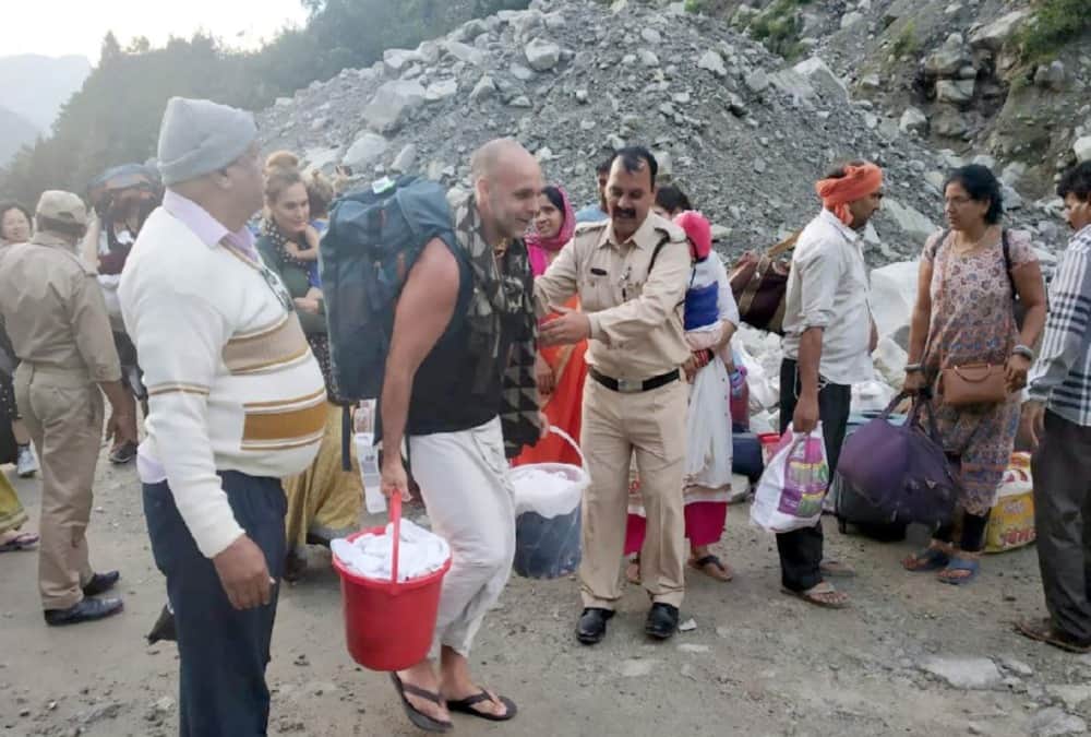 Badrinath Highway may close for long time due to Cracks in main Mountain
