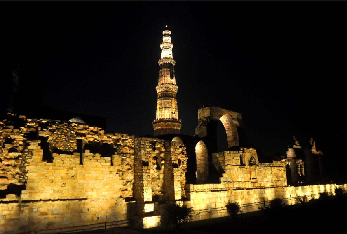 Tourists will be able to watch kutub minar till 11 o clock in the night