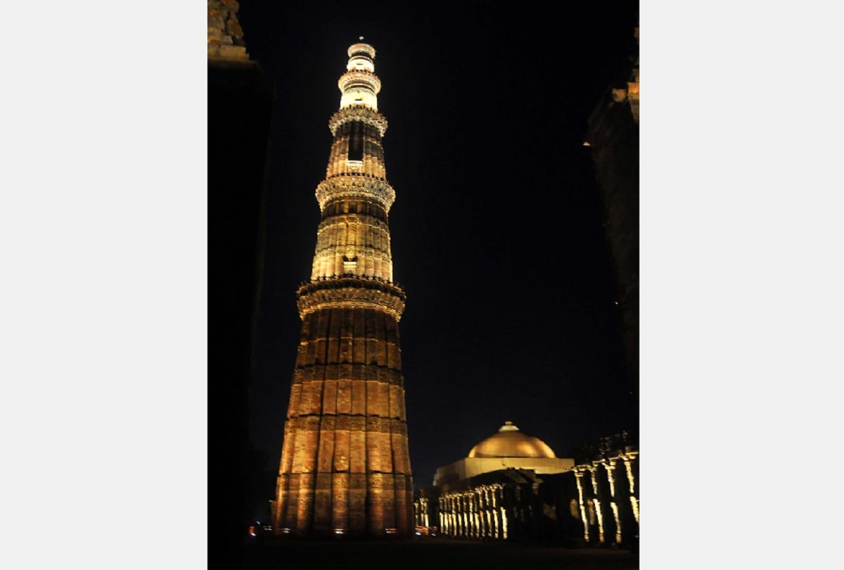Tourists will be able to watch kutub minar till 11 o clock in the night
