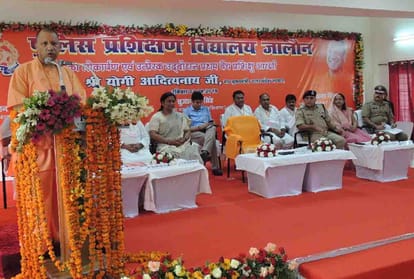 CM Yogi compare the image of the police with the British period and West Bengal