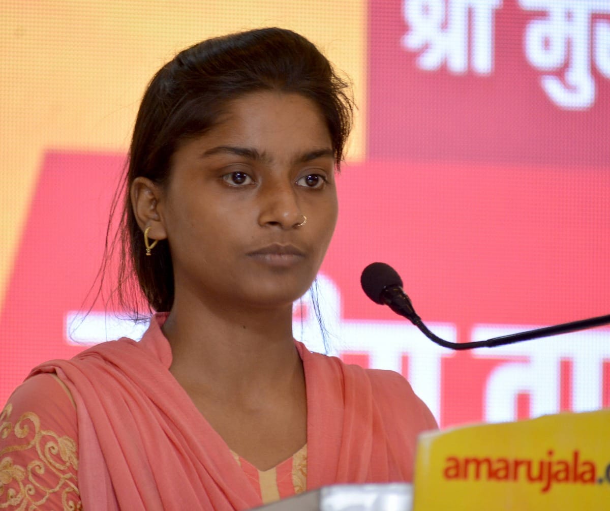 amar ujala murari lal maheshwari debate competition on social media in varanasi