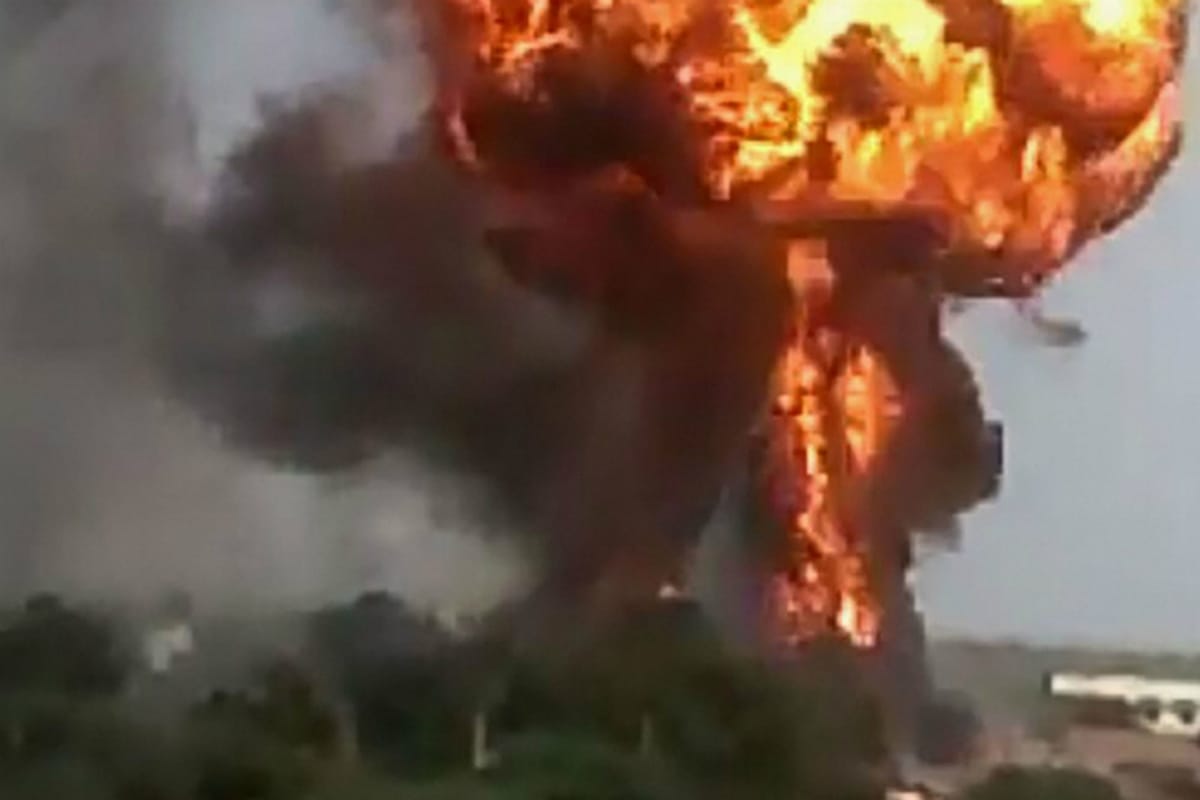 explosion by firecrackers roof of house collapsed six injured
