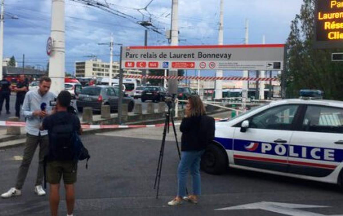 One killed and eight injured in knife attack in France