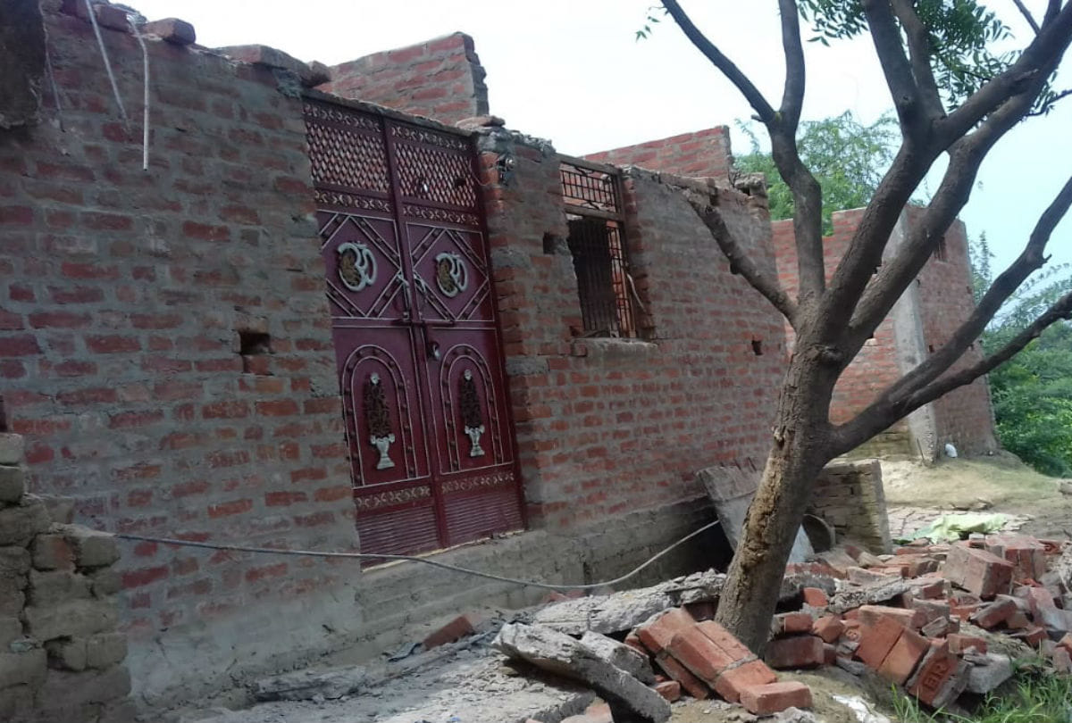 child dies due to house roof fall in mainpuri