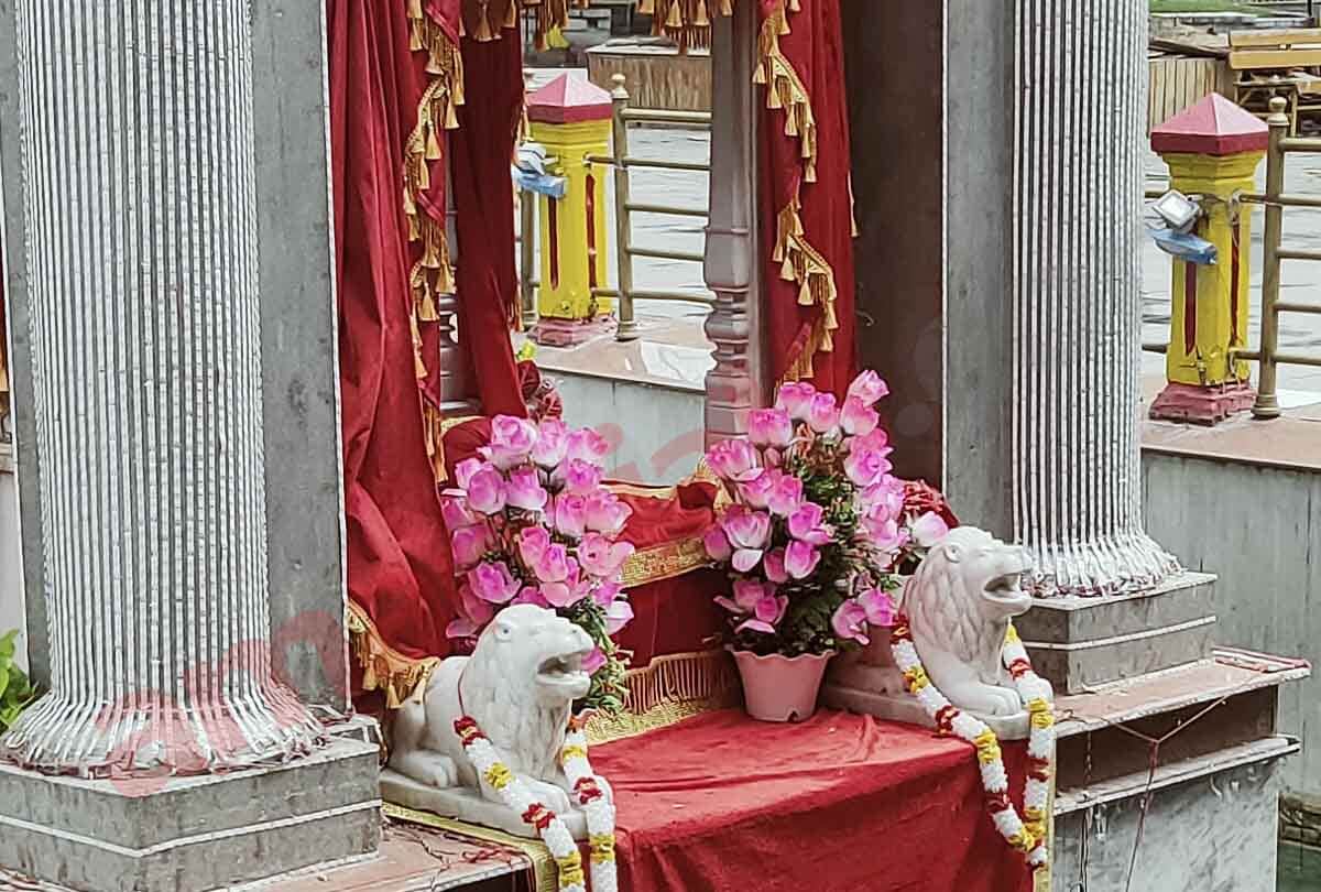 navratri ksheer bhawani temple it believed that water changes color when there is trouble in Kashmir