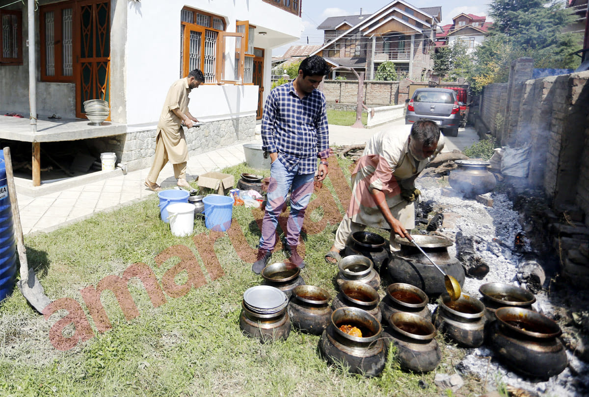 Waza or cook in Kashmiri traditions cooks prepares food for a traditional Wazwan feast