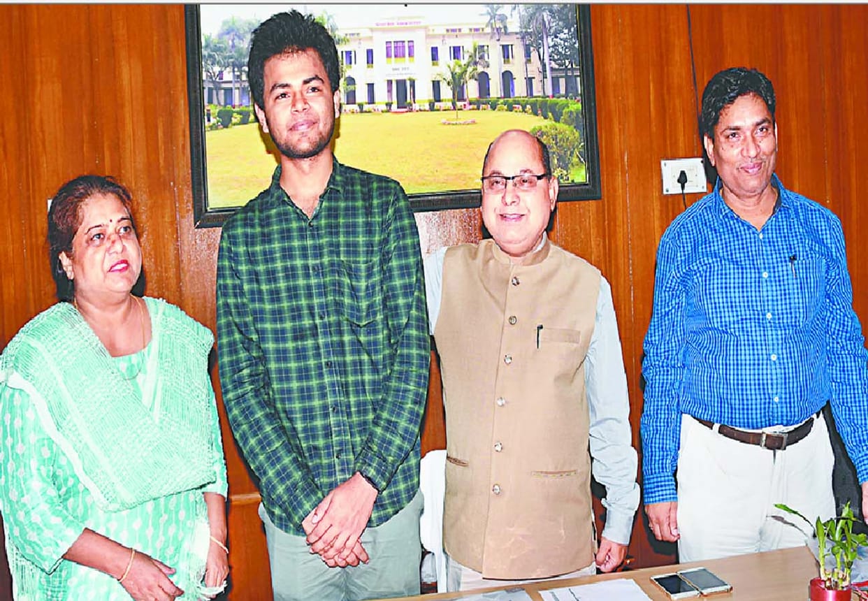 HBTU student Shubham get  43 lakh package from Microsoft