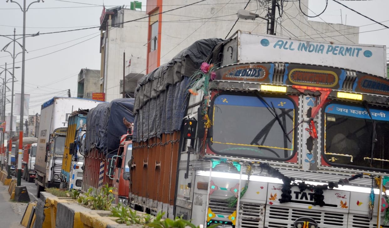 Residents trapped in heavy vehicular traffic