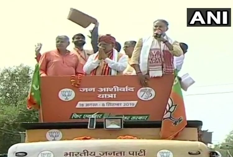 Haryana CM Manohar Lal holds a roadshow in Mahendragarh