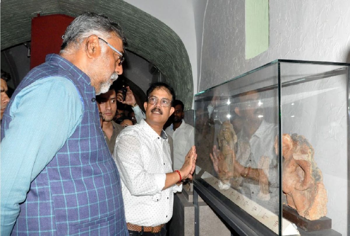Central Minister Prahlad Singh Patel inaugurates the antique gallery in the old fort