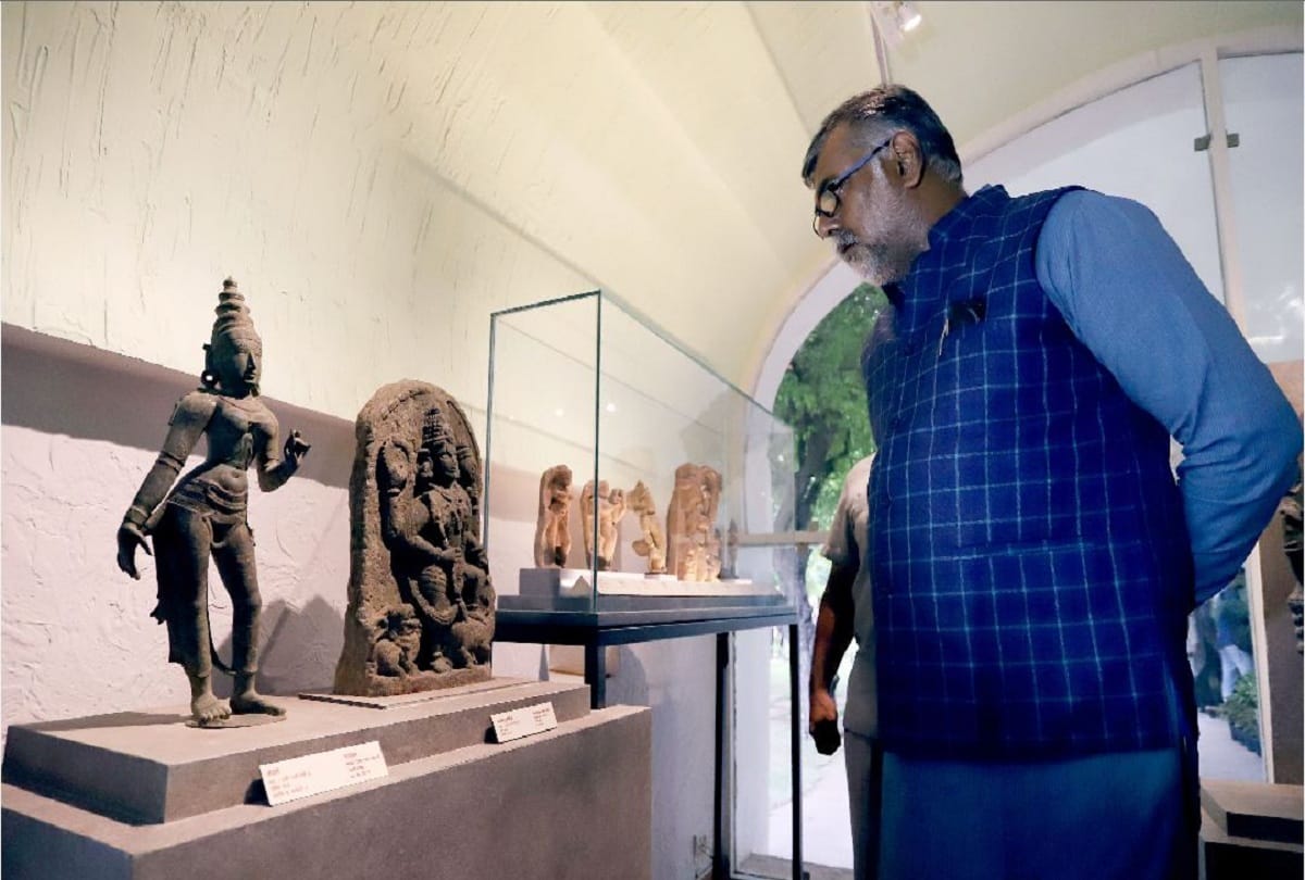 Central Minister Prahlad Singh Patel inaugurates the antique gallery in the old fort