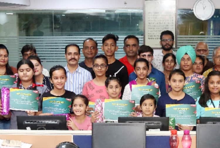 Amar Ujala Painting Competition And Prize Distribution
