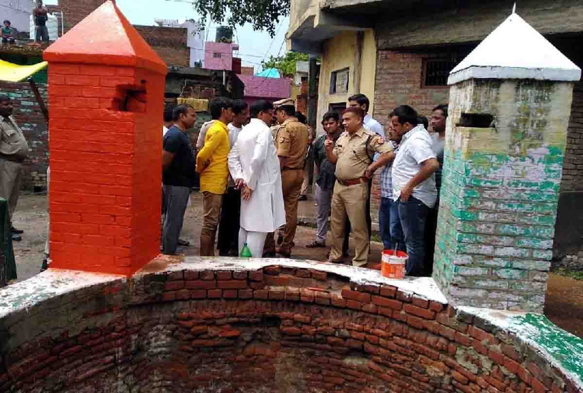 community opposed the color of the well with saffron on the Ganesh festival