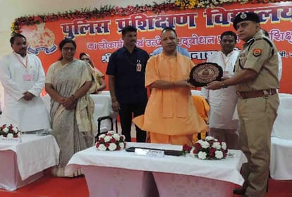 CM Yogi compare the image of the police with the British period and West Bengal