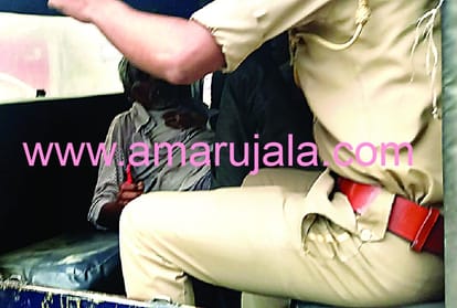 Policemen beat a man who went to DM house for help in Sultanpur.