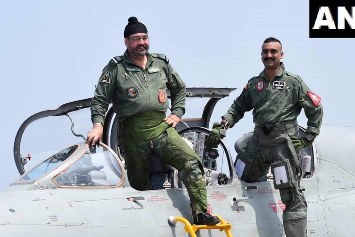 IAF Chief BS Dhanoa & Wing Commander Abhinandan Varthaman flew MiG 21 fighter aircraft