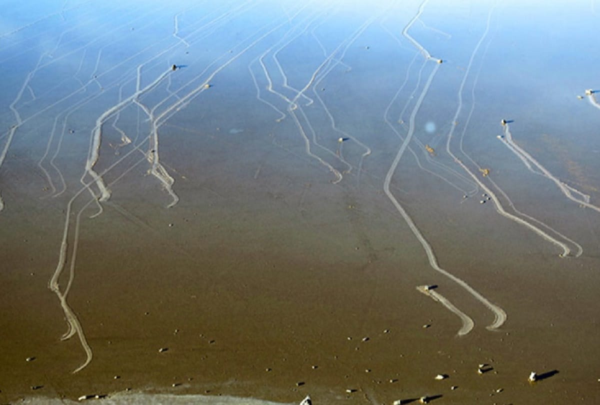 Mystery of Death valley moving stones Mysterious Sailing Stones that move by themselves
