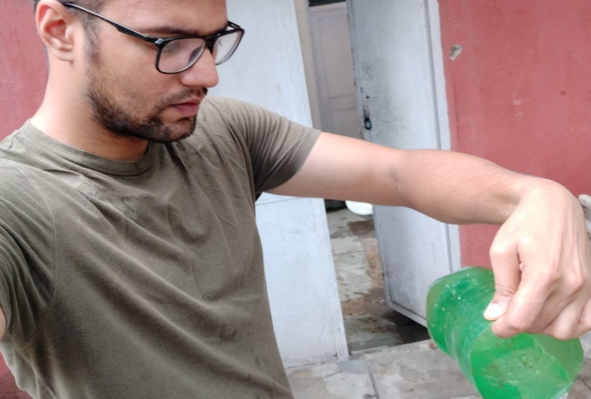 Delhi people initiates to clean stagnant water from house to prevent Dengue