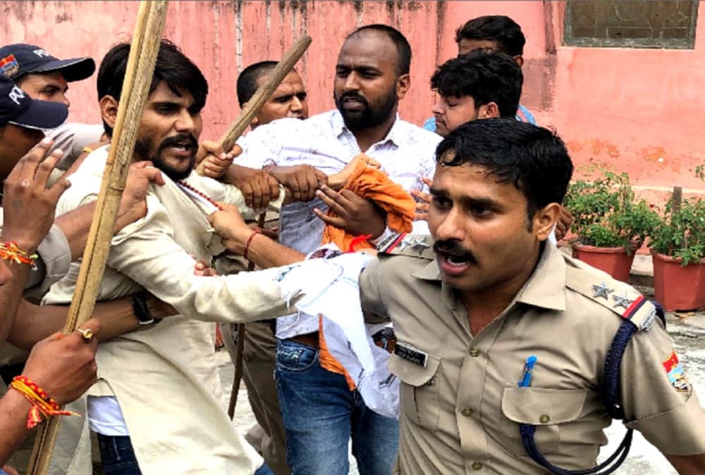 Police Lathicharge on Abvp Students in haridwar smjn pg college 