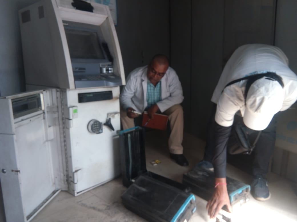 loot in SBI ATM