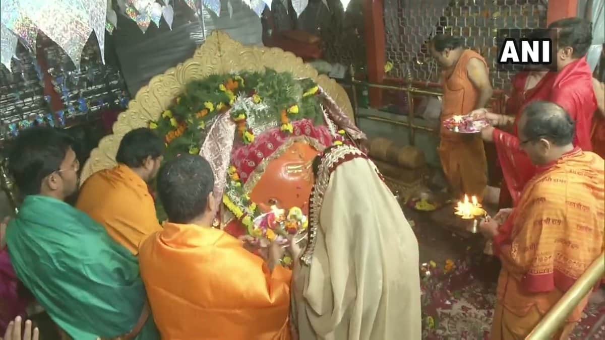 People celebrate ganesh chaturthi in many parts of country