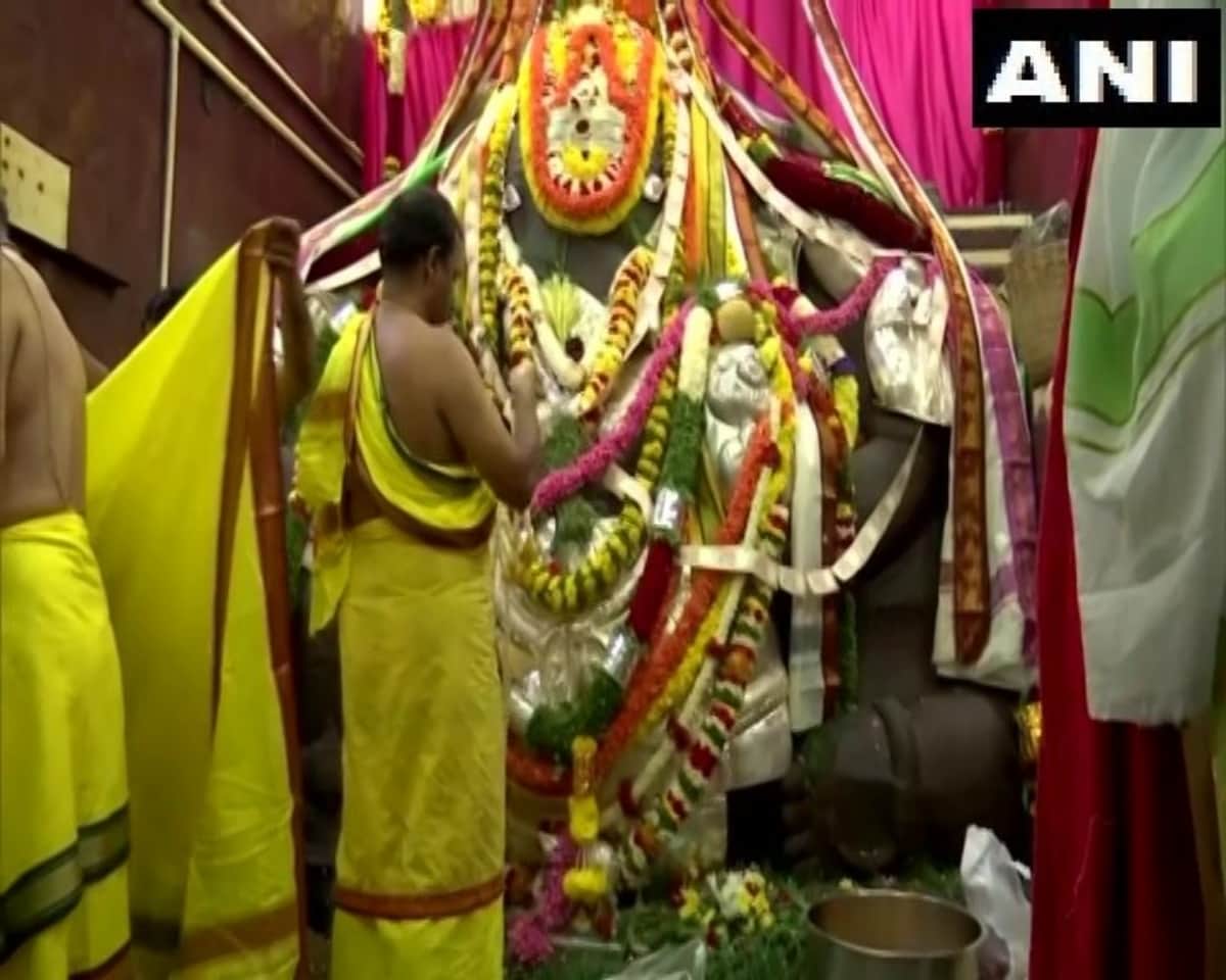People celebrate ganesh chaturthi in many parts of country