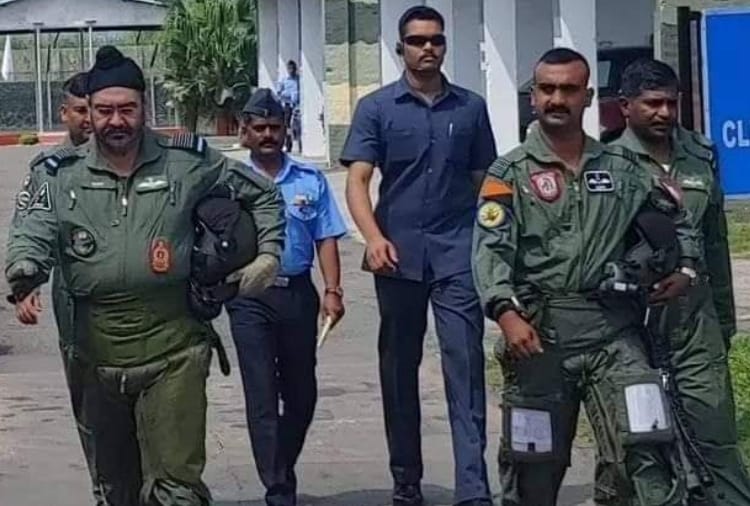 IAF Chief BS Dhanoa Statement About Wing Commander Abhinandan And His father, Mig 21