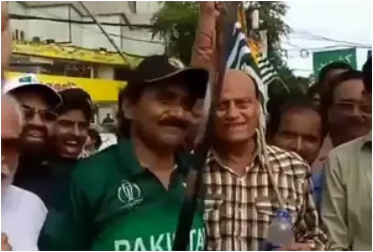 Former Pakistani cricketer Javed Miandad threat to India over Kashmir