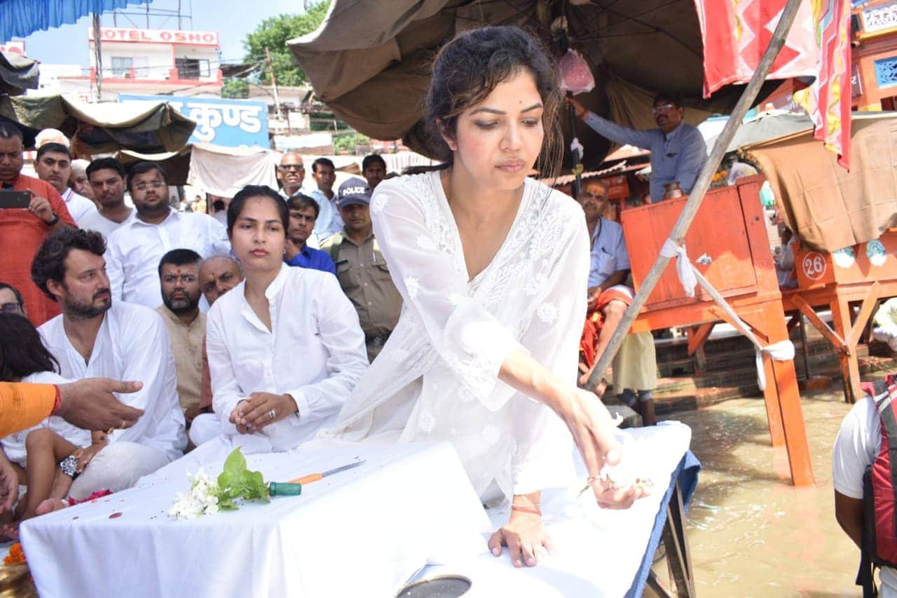 the first woman DGP Kanchan Chaudhary Bhattacharya bones flowed in ganga