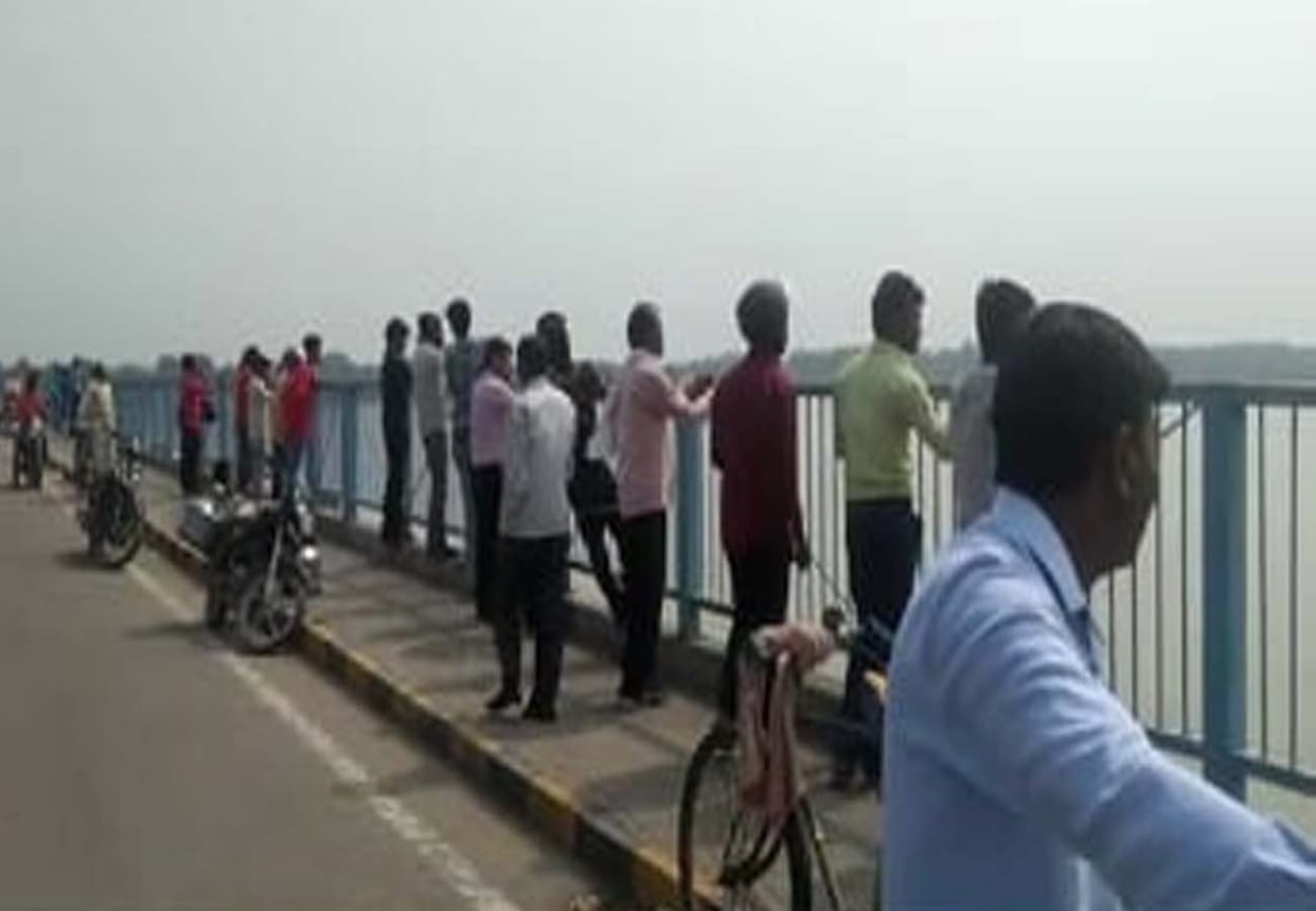 girl jumped into Ganga in kanpur