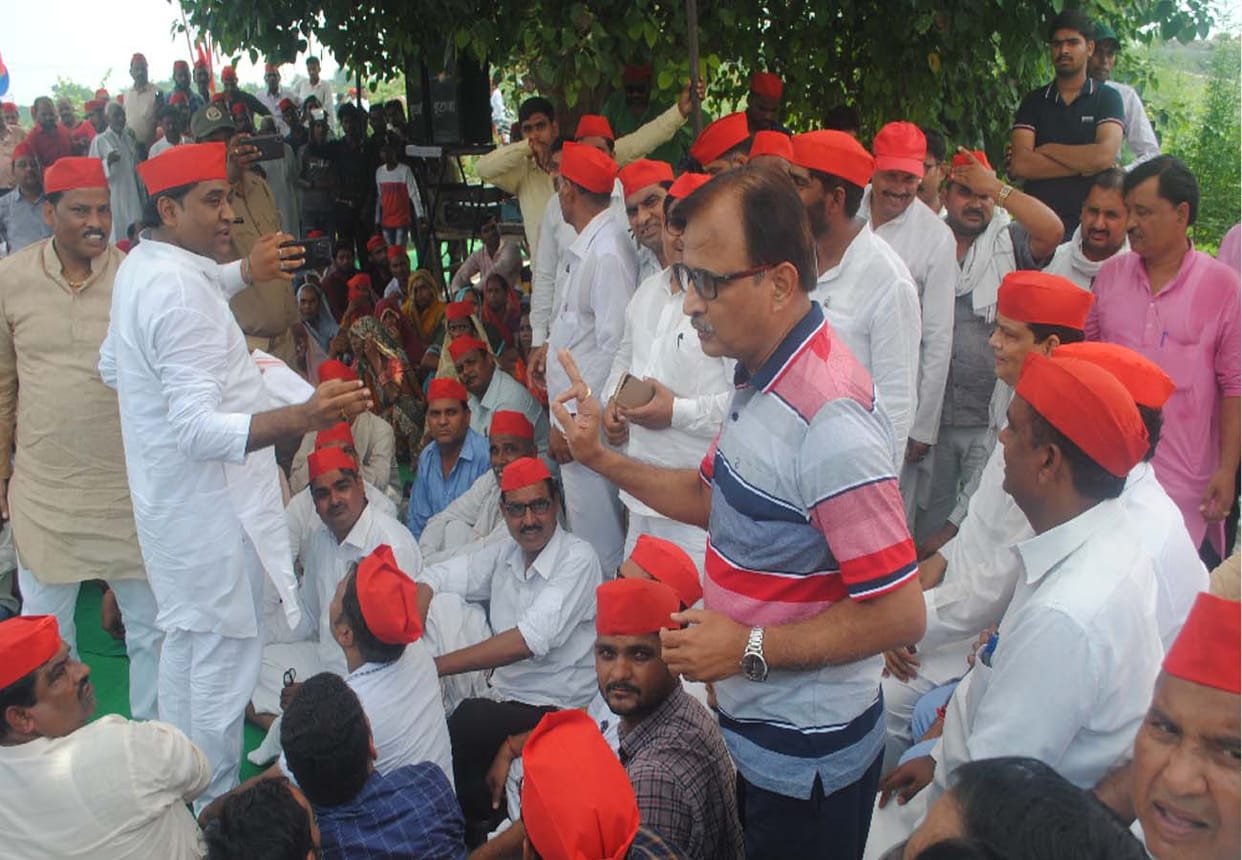 samajwadi party leaders and workers started movement to open the safari, 80 arrested