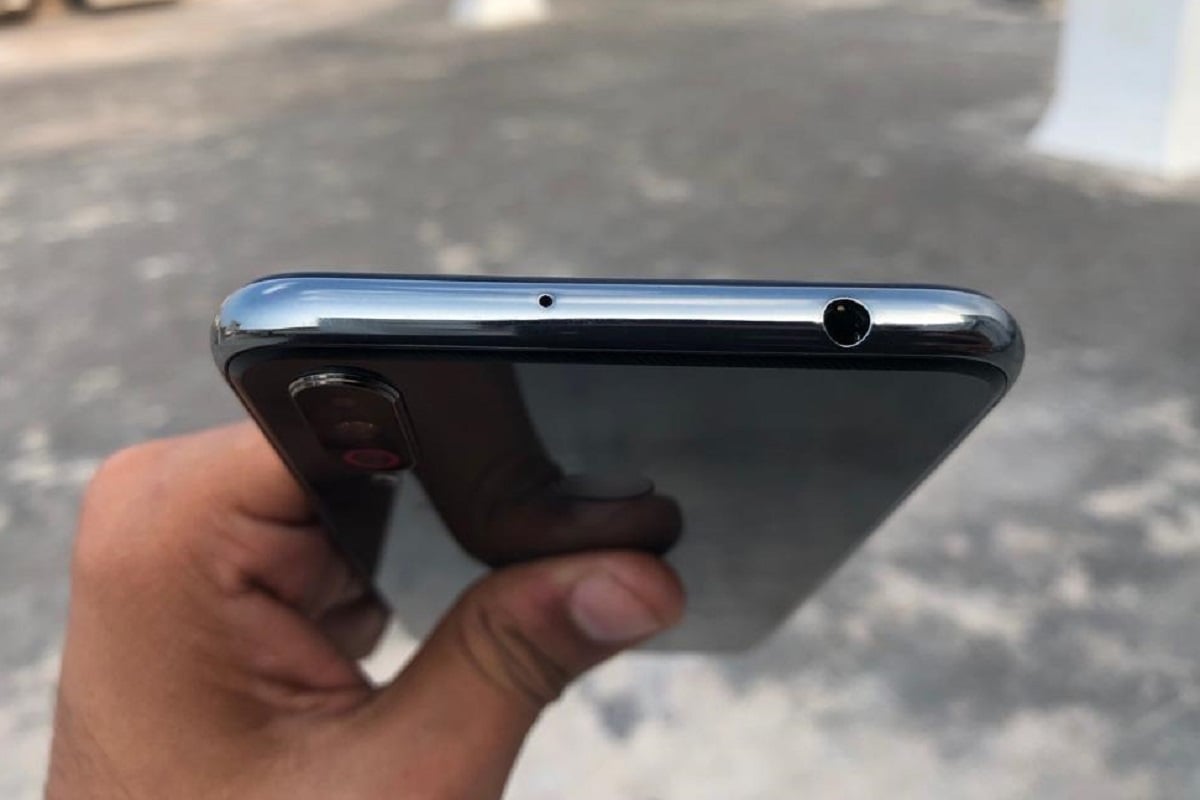 LG W30