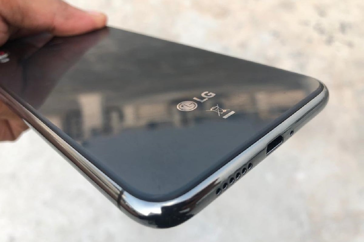 LG W30