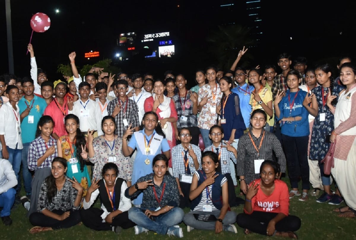 Toppers in Amar Ujala Medhavi Chhatra Samman Samaroh.
