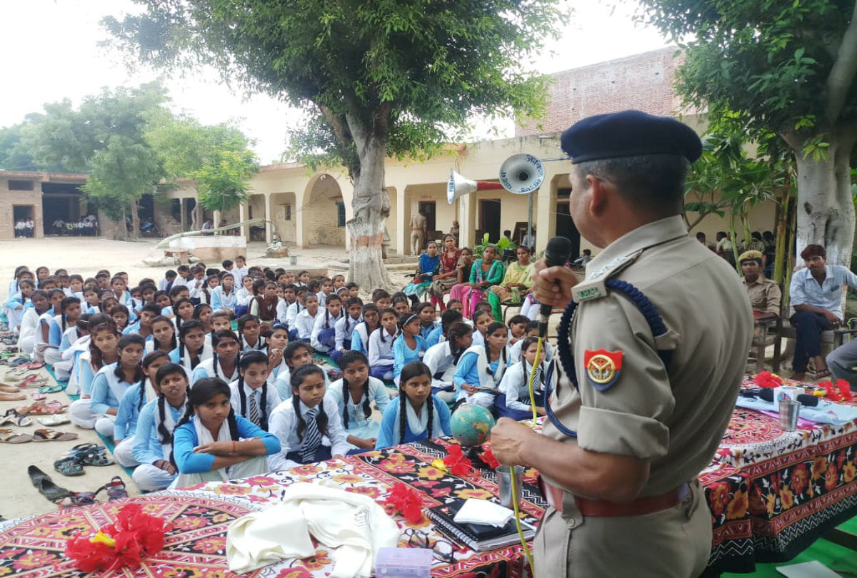 Aparajita 100 Million Smiles Police Kee Pathshala held in Firozabad
