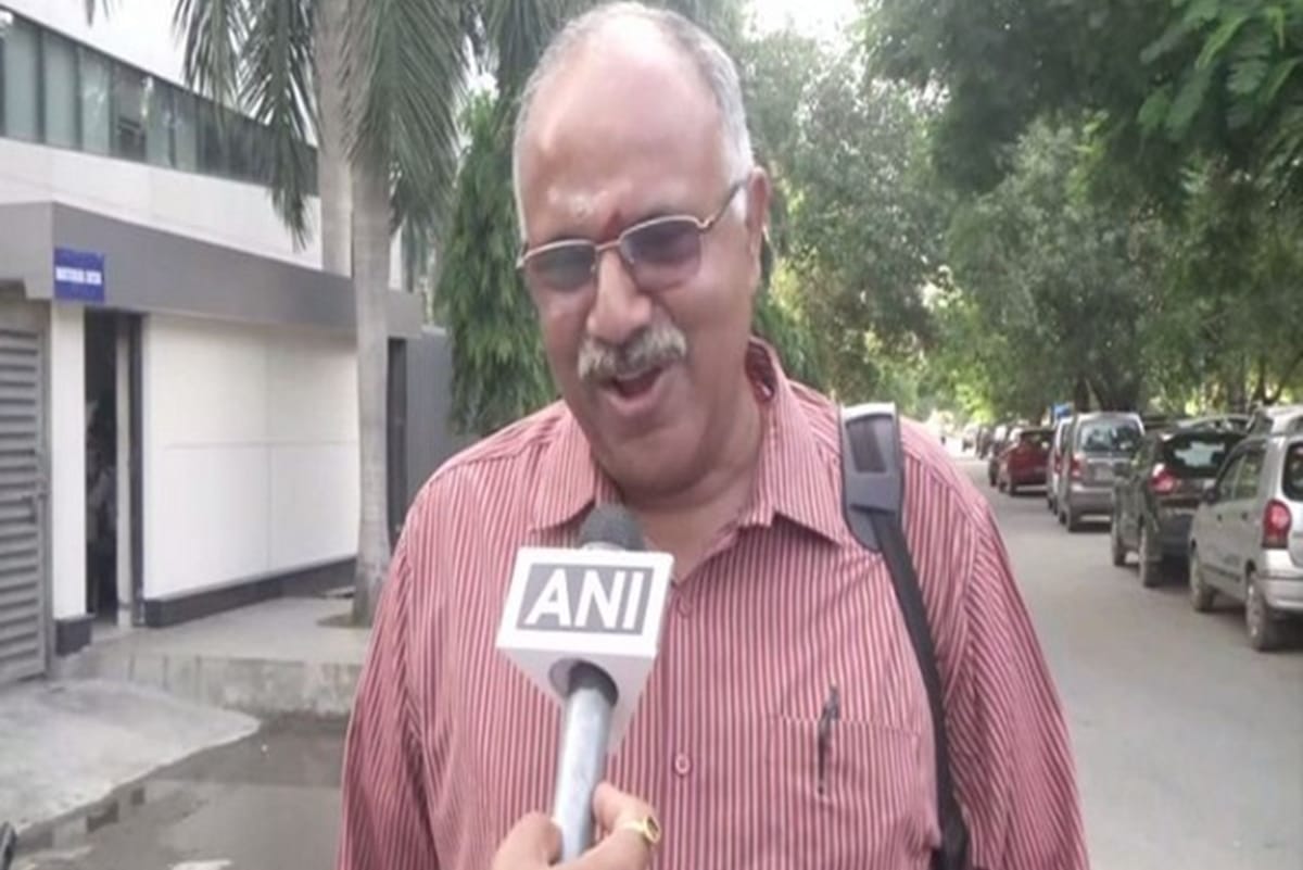 Digvijay Singh speaks language of ISI, accused of having connection with agency says RVS Mani