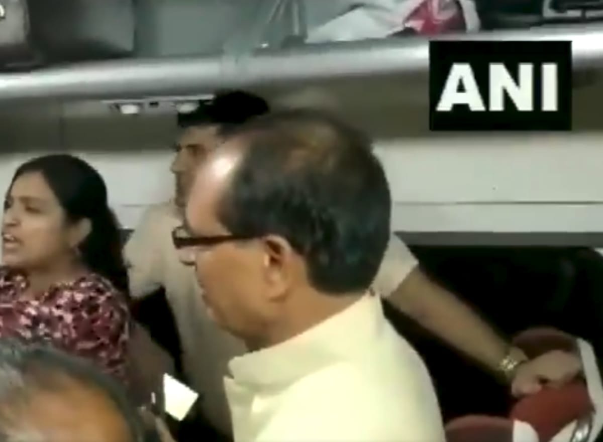 Former CM of MP Shivraj Singh Chouhan sings bhajan in train with other passengers
