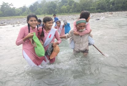 students are reaching school by crossing flooded river on putting lives on stake