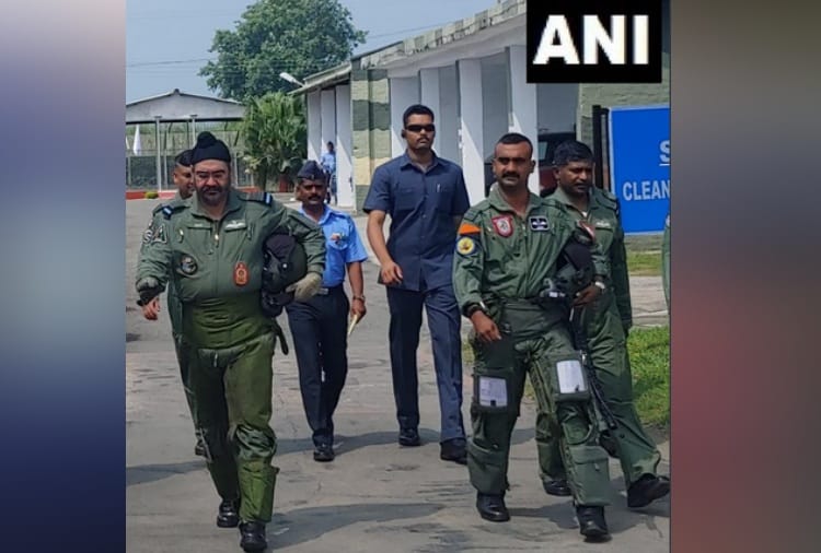 Wing Commander Abhinandan Varthaman Flew MiG 21 with Indian Air force Chief BS Dhanoa