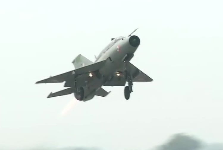 Wing Commander Abhinandan Varthaman Flew MiG 21 with Indian Air force Chief BS Dhanoa