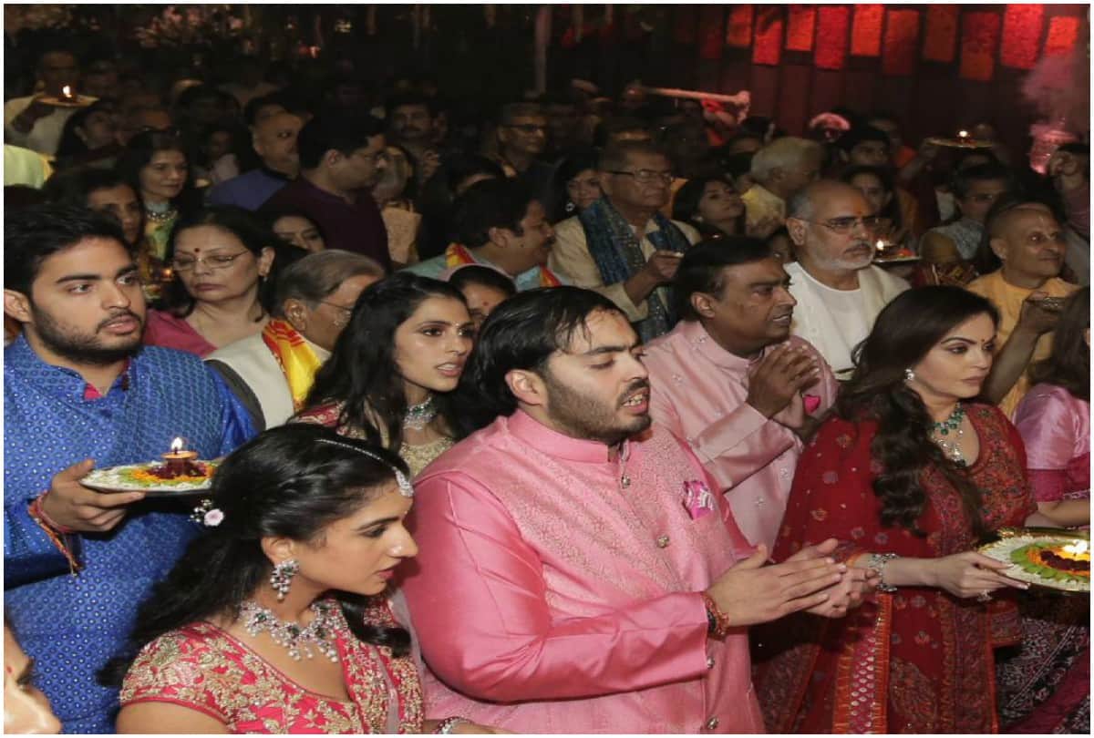 Mukesh Ambani Nita Ambani Ganpati aarti video viral