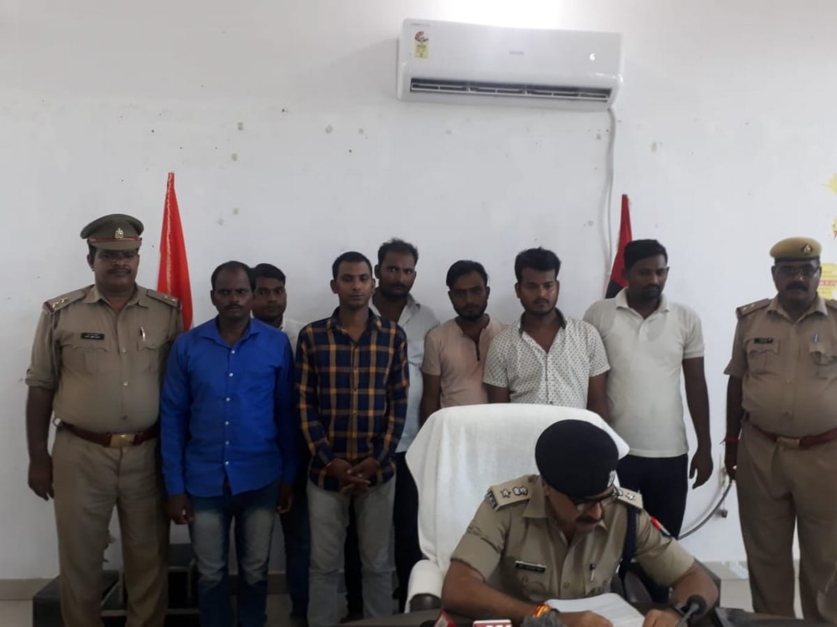 police arrested seven accused people of rumors of child theft in saraimir atraulia azamgarh