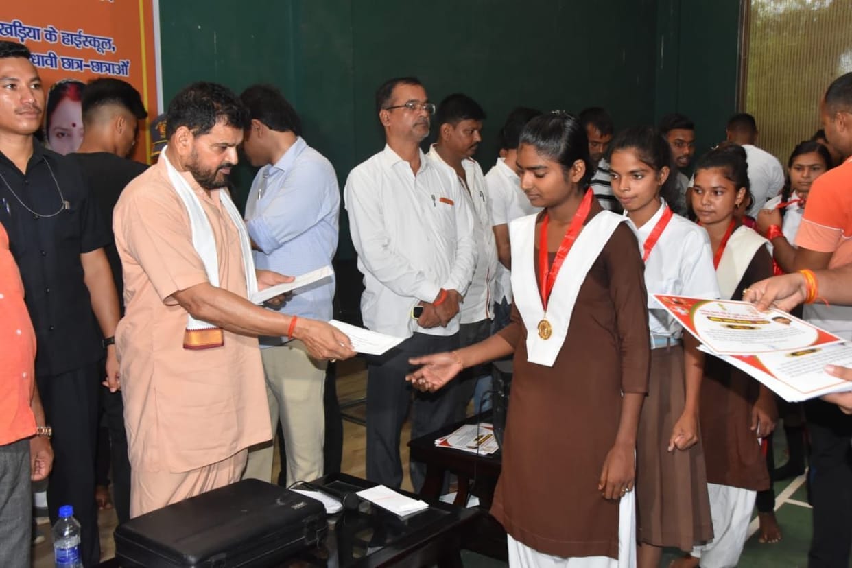 MP honors senior citizens and students