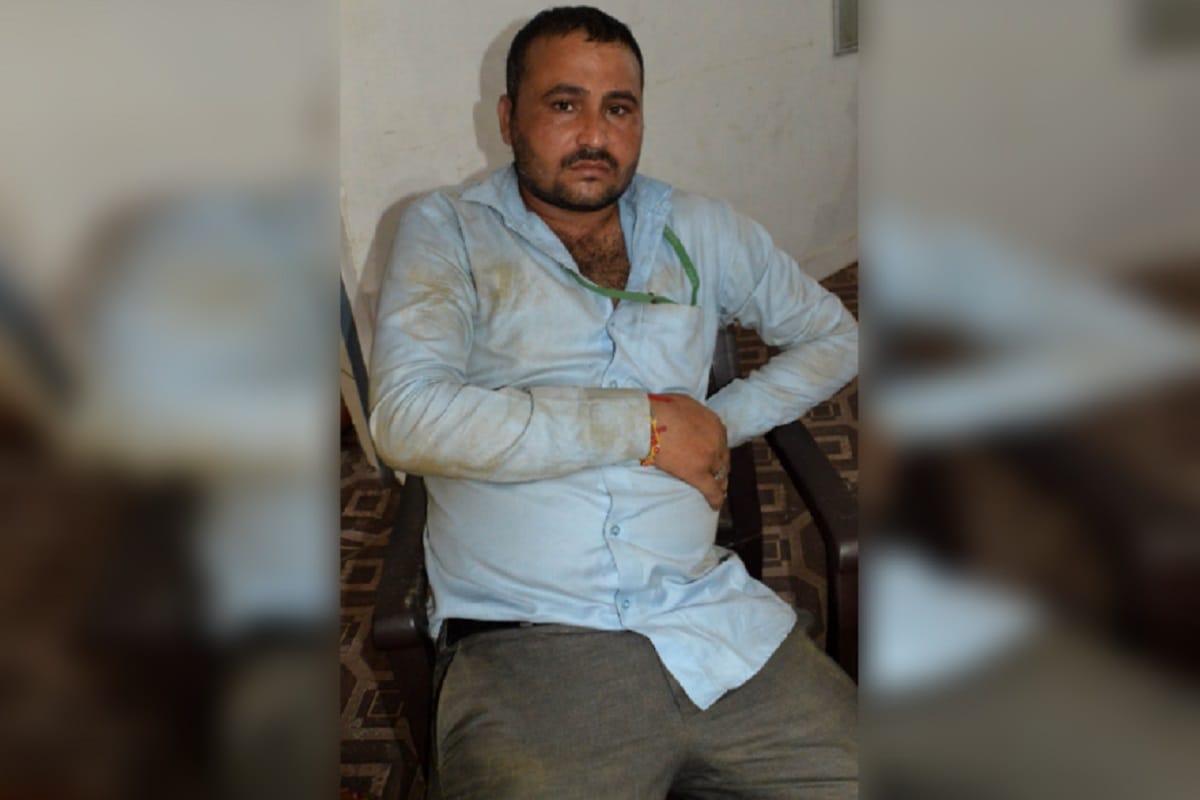 bank cashier beaten by his cousin brothers in Baghpat District on a minor Dispute