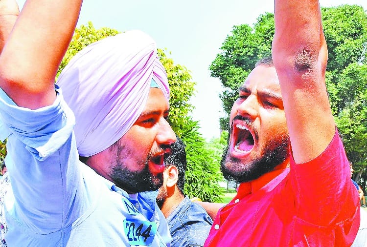 Clash in NSUI and SOI Supporters, Punjab University Student Council Elections 2019